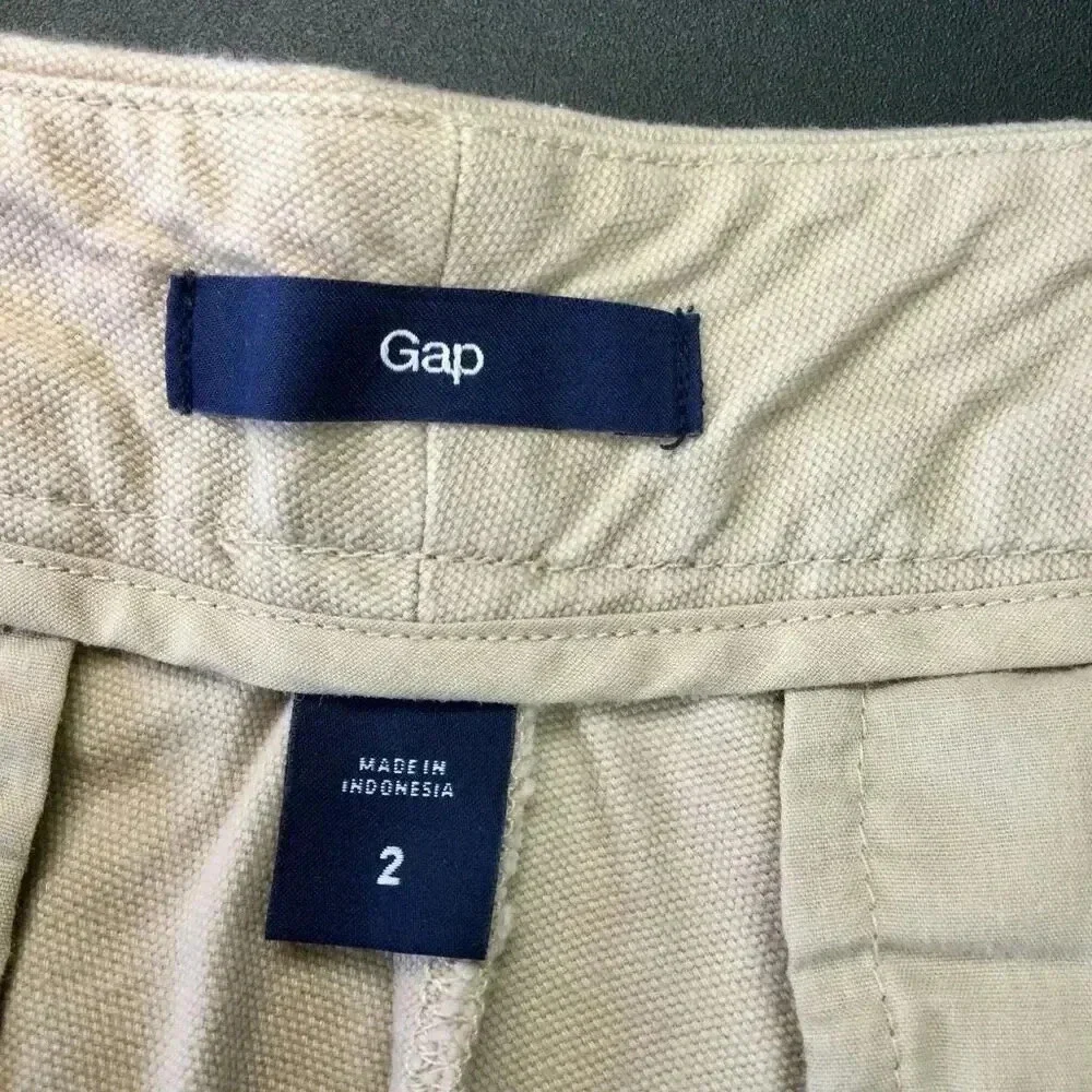 Gap Womens Size 2 Short Shorts Tan Khaki Pockets‎ Low Rise 100% Cotton